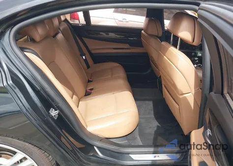 2012 BMW 750Li из США, поврежденный, VIN WBAKB8C57CDX20821